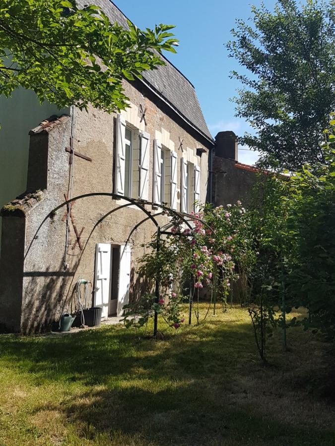 Hotel Lucriolla Oree-d'Anjou Zewnętrze zdjęcie