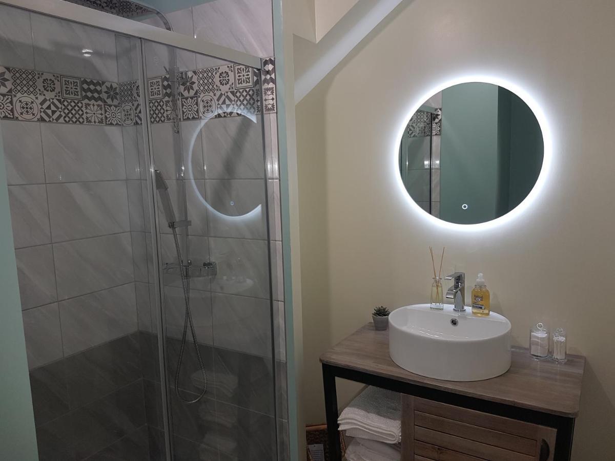 Hotel Lucriolla Oree-d'Anjou Zewnętrze zdjęcie